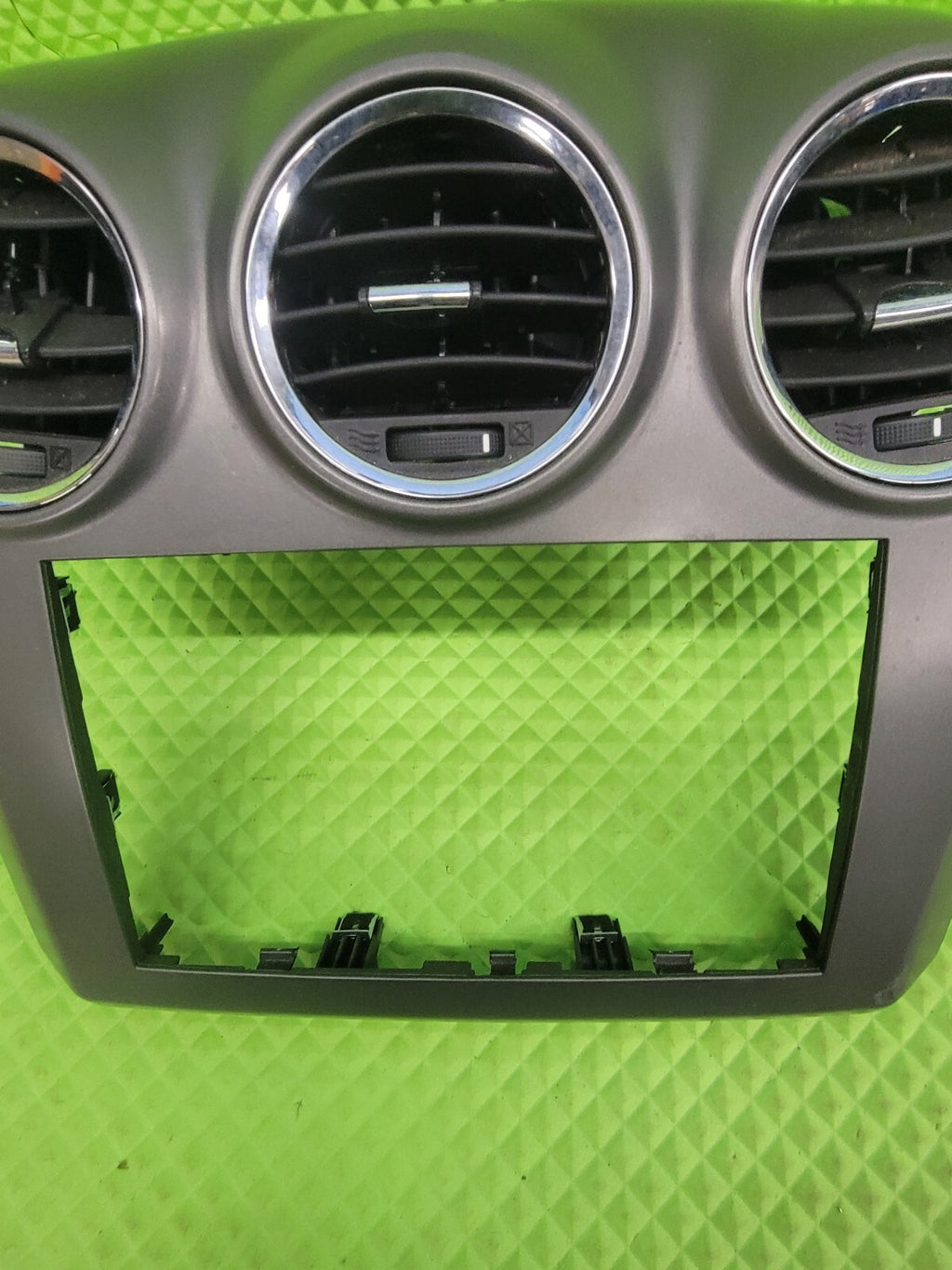 🔥08-10 Saturn Vue Center Dash Radio Stereo Bezel Trim With Vents OEM Gray B31