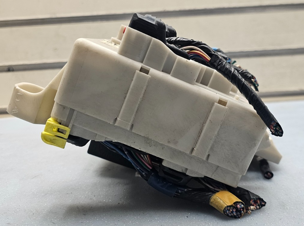 🔥03-09  Toyota 4Runner Interior Cabin Fuse Box Relay Junction Block Panel OEM