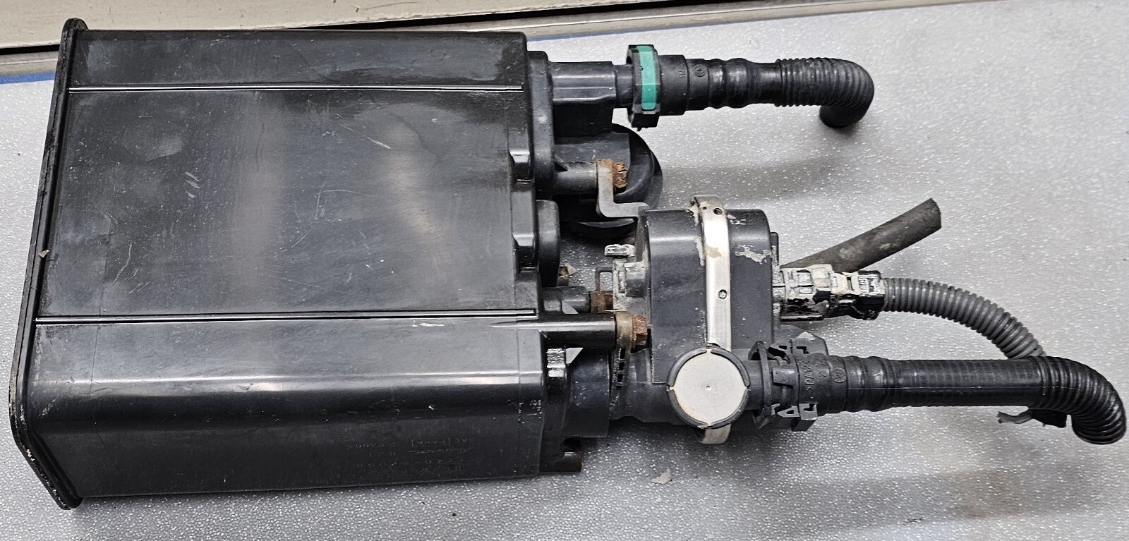🔥06-11 TOYOTA YARIS FUEL VAPOR CHARCOAL EVAP EMMISION CANISTER ASSEMBLY GENUINE