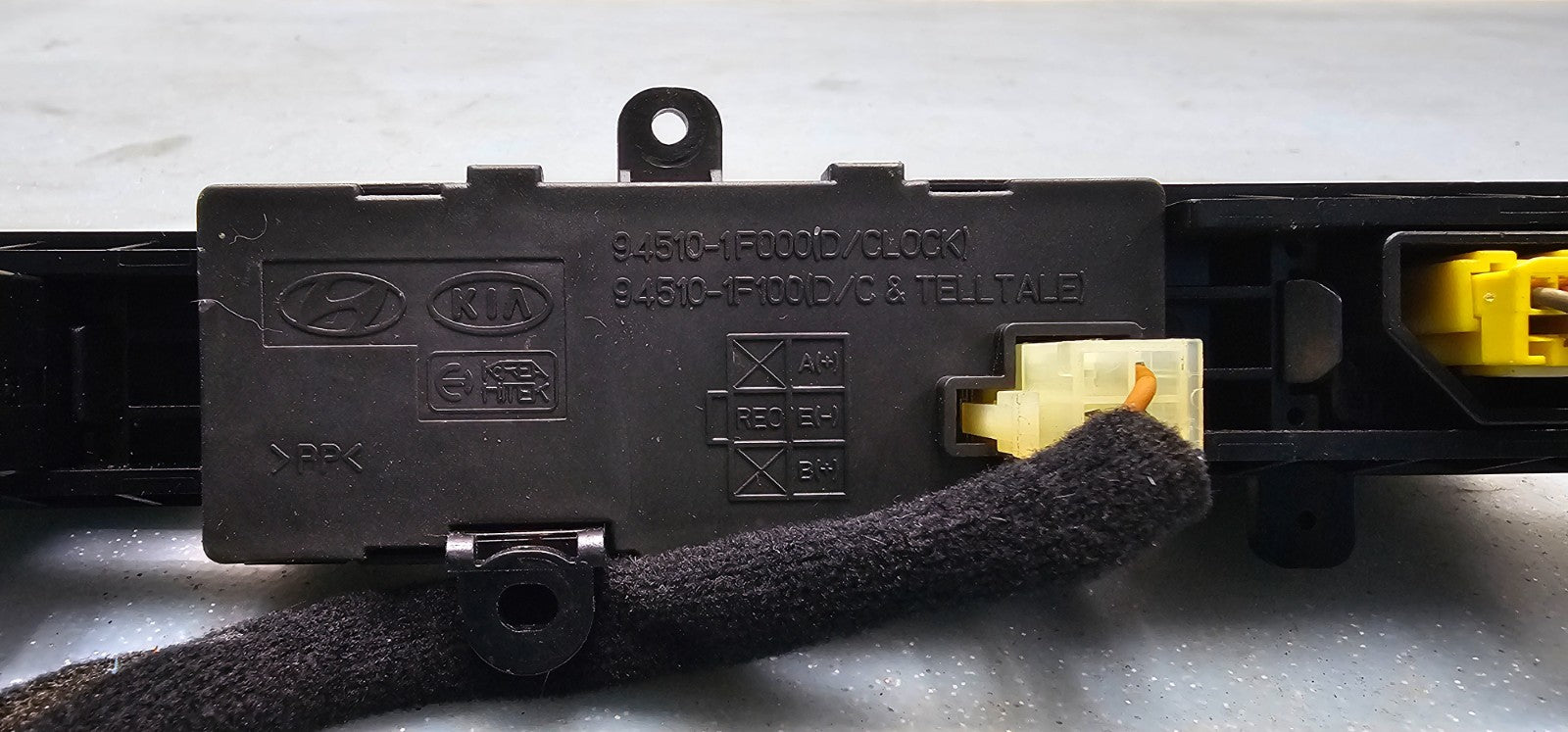 🔥06-10 Kia Sportage Hazard Switch Control Dash Digital Clock Display Time Black