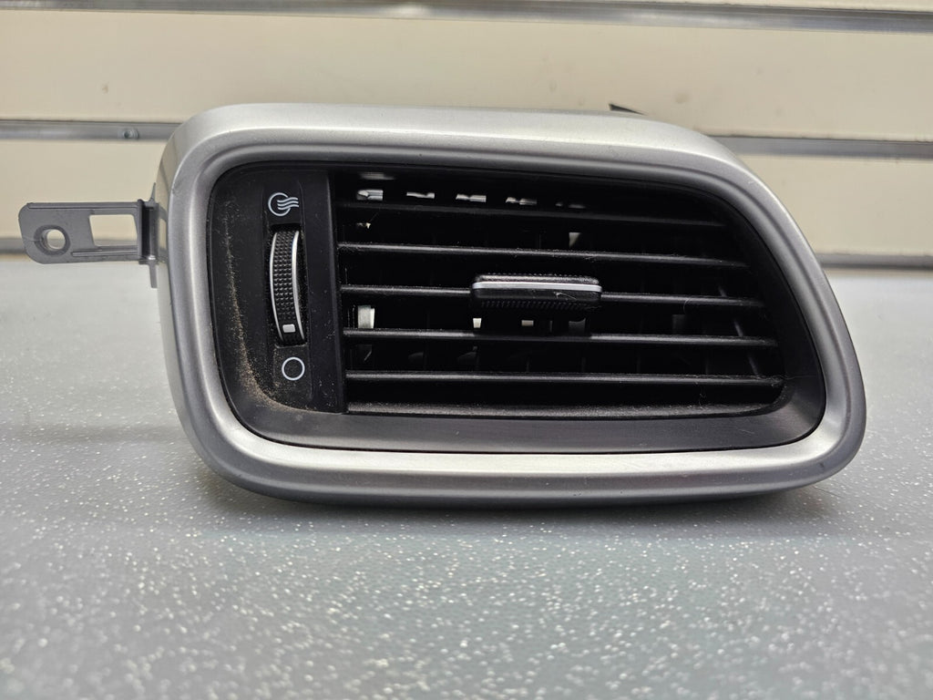 🔥2016 - 2018 KIA SORENTO DASH RIGHT SIDE AIR VENT DUCT GRILLE TRIM SILVER OEM