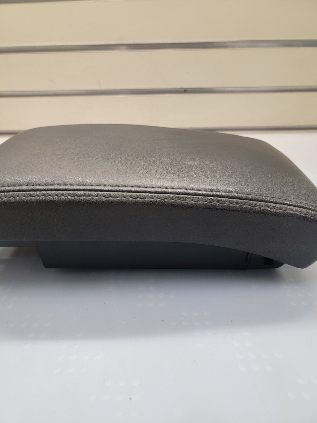 🔥08-12 Chevy Malibu FRONT CONSOLE LID ARMREST ASSEMBLY SLIDING STORAGE BLACK