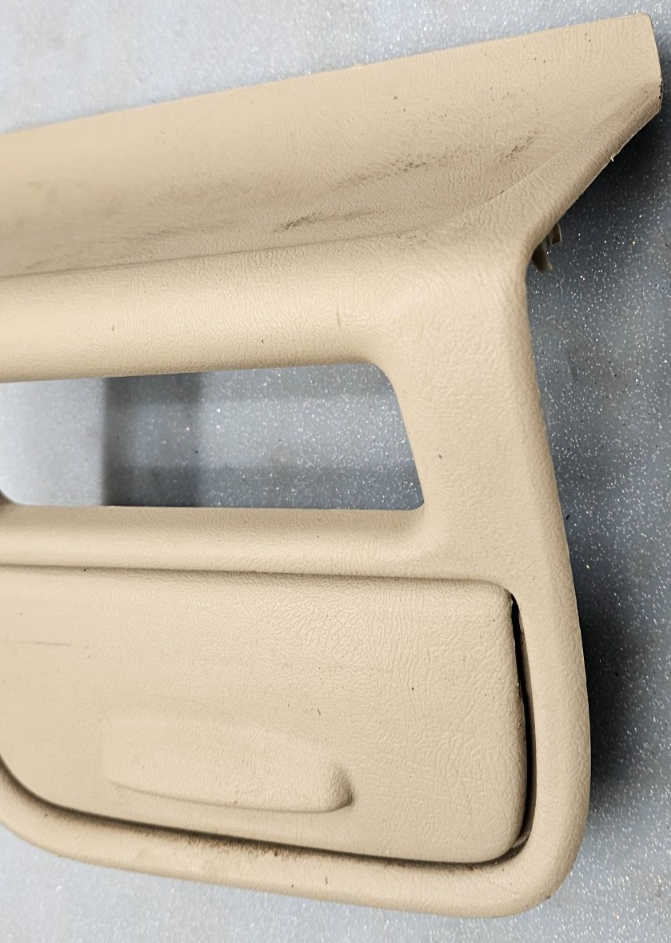 🔥99-02 SILVERADO TAHOE SIERRA CENTER CONSOLE FRONT LOWER BEZEL STORAGE TAN