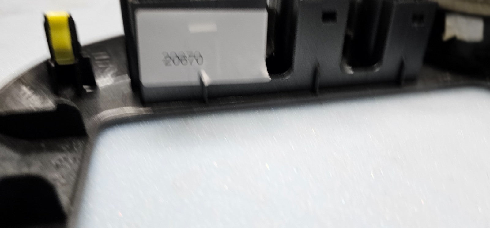 🔥2003-2008 Toyota MATRIX / Pontiac VIBE Center Dash Radio Bezel Trim Silver B26
