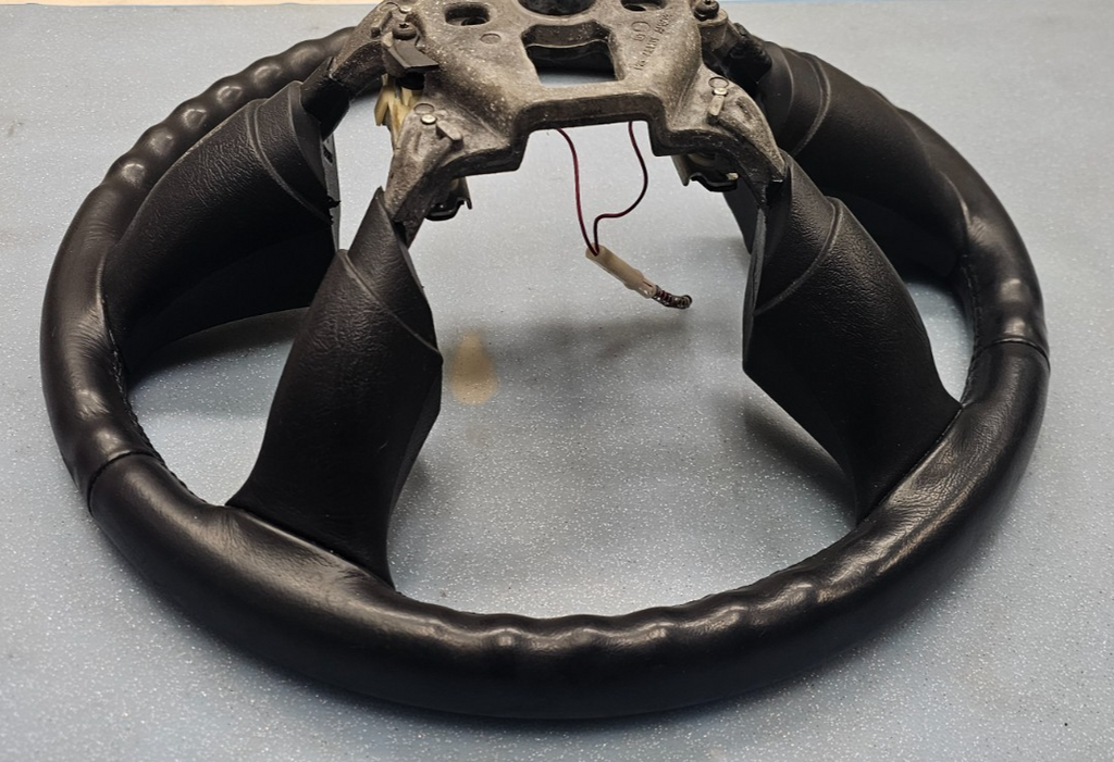 🔥03-06 Chevy Tahoe Yukon Escalade Left Driver Steering Wheel Column Cover BLACK