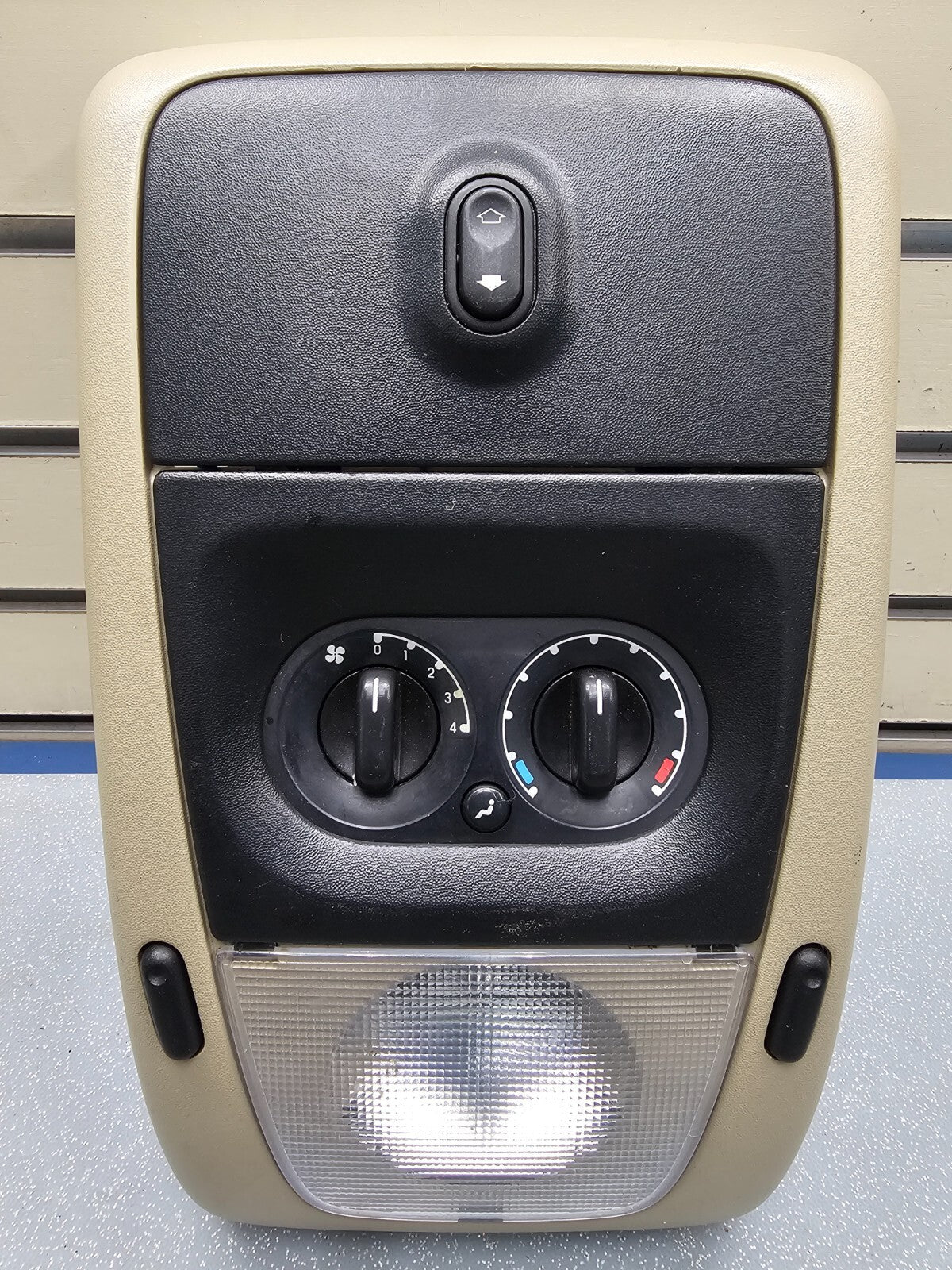 06-10 Explorer Overhead Console Dome Map Light Lamp Climate Control Assembly Tan