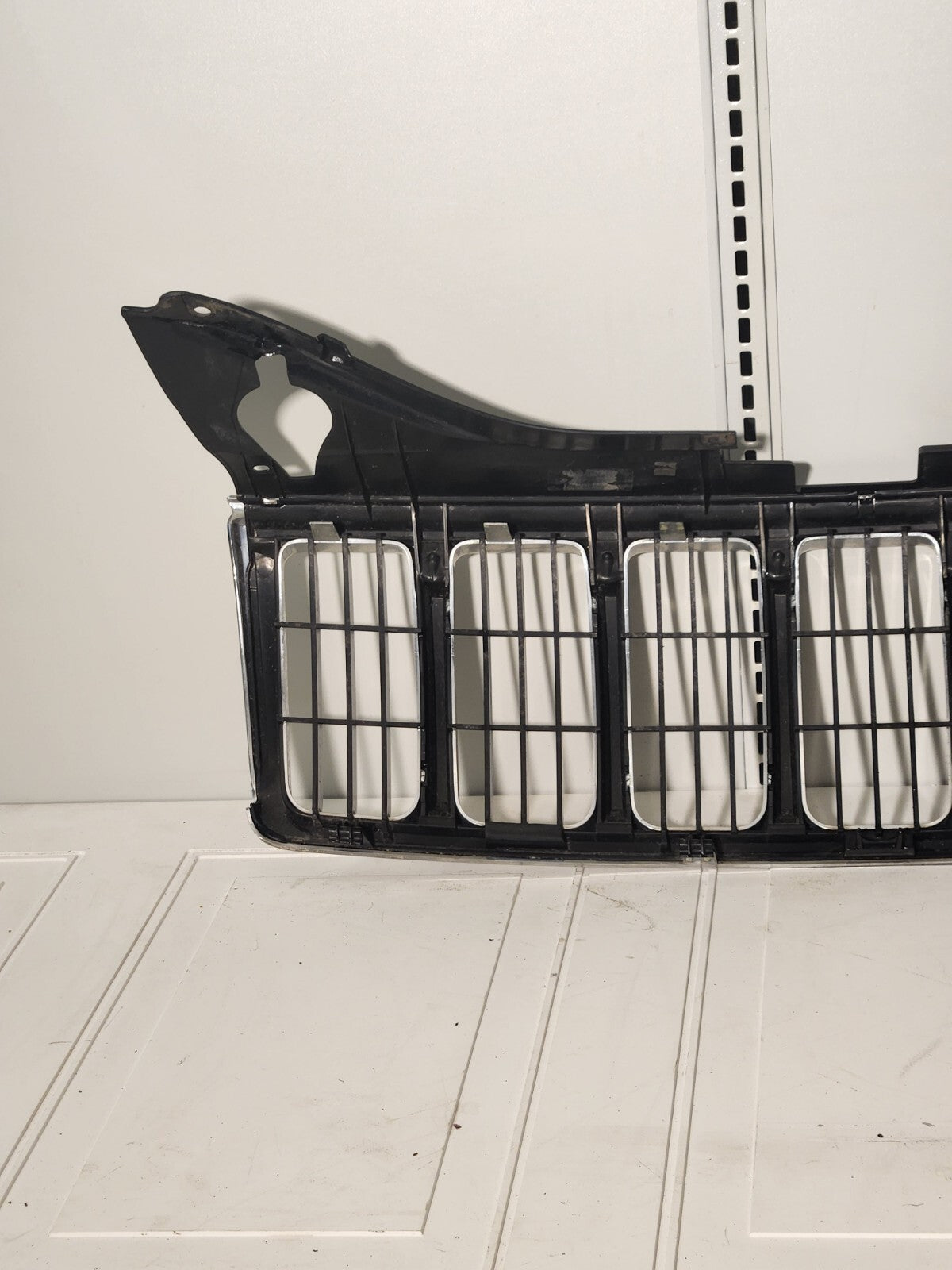 2005-2007 Jeep Grand Cherokee WK Front Grille Bezel Chrome Free Shipping SIL