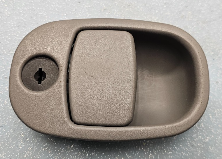 🔥02-05 TRAILBLAZER ENVOY RAINIER GLOVE BOX COMPARTMENT LATCH HANDLE DARK GRAY