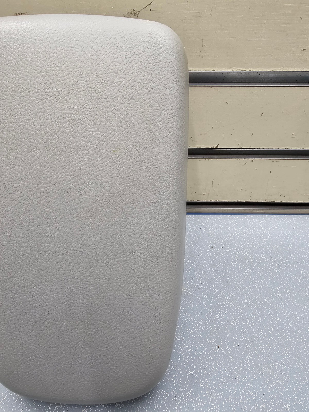 🔥09-13 COROLLA FRONT CENTER CONSOLE ARM REST LID TOP PAD COVER ASSEMBLY LT GRAY