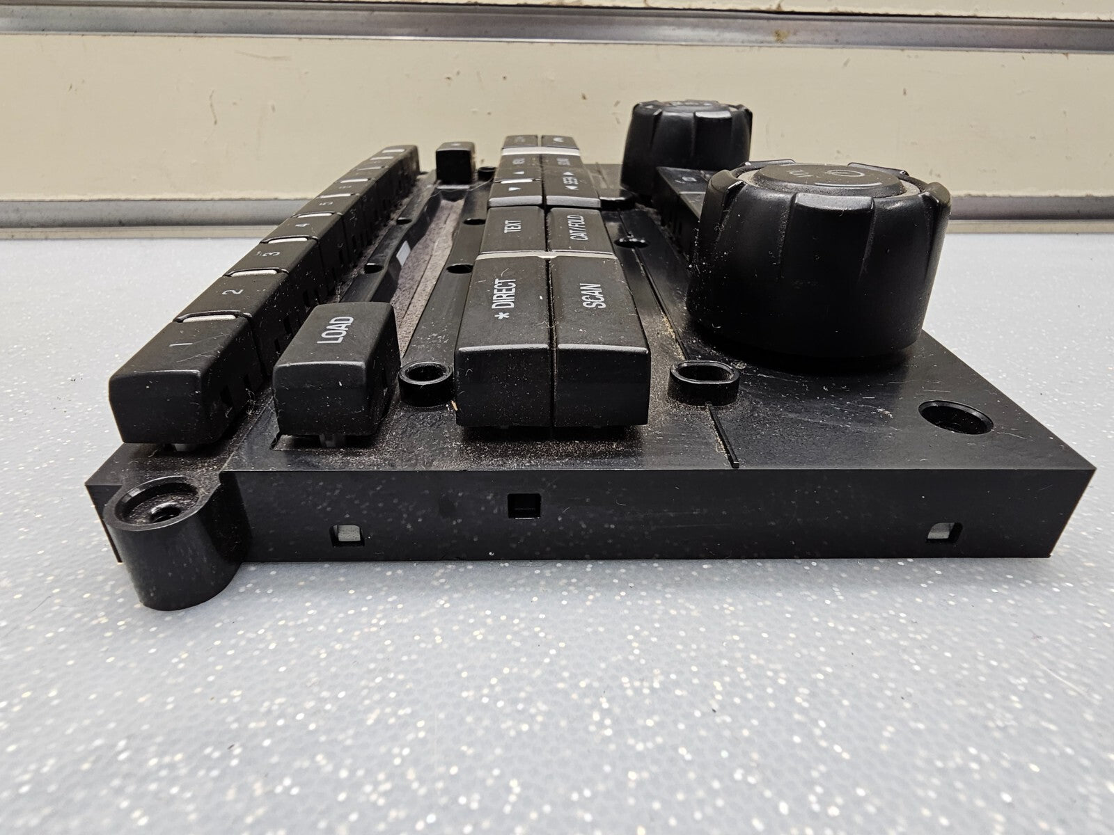 09-12 Ford F150 Center Dash AM/FM CD AUX Radio Stereo Faceplate Trim Panel Black
