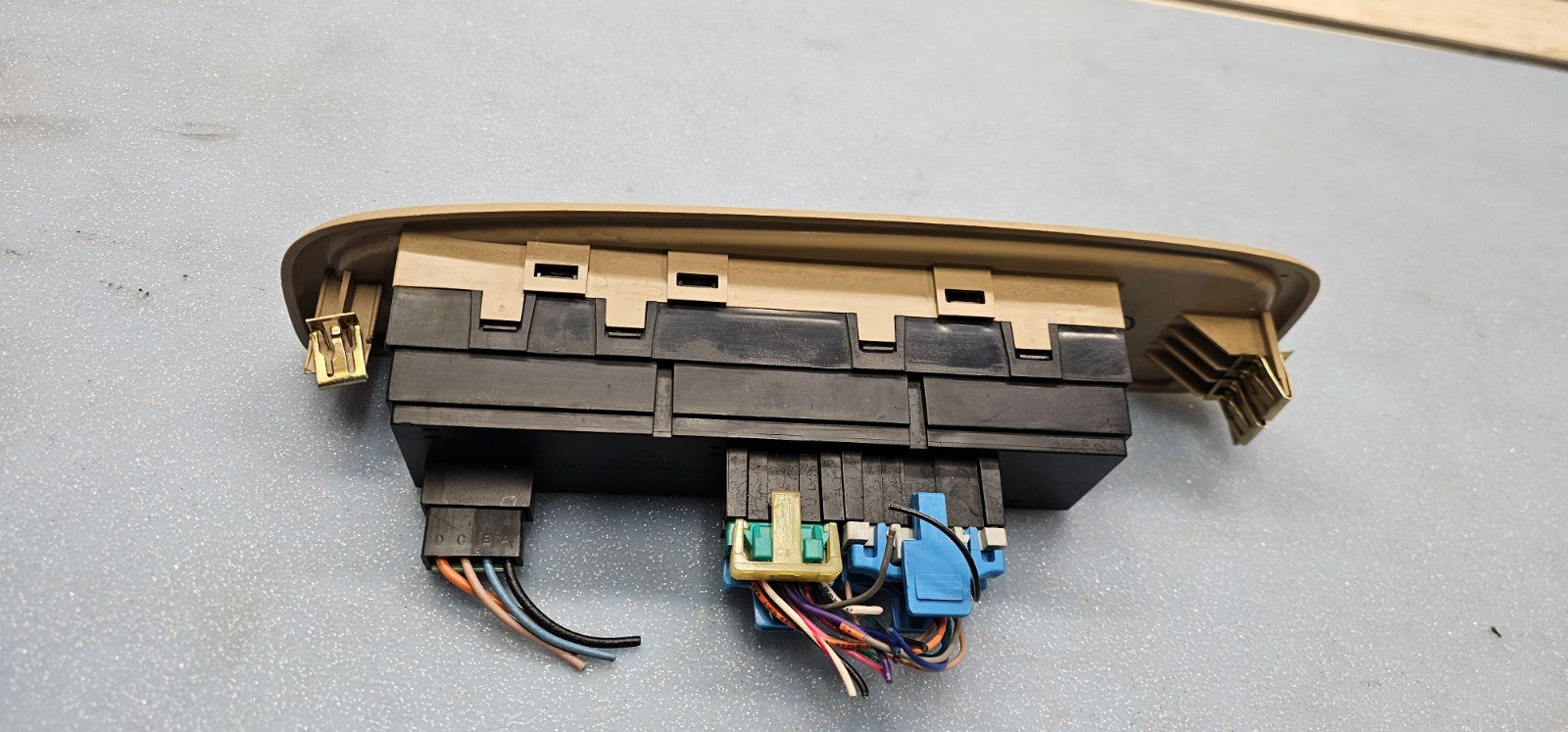 🔥02-05 BUICK RAINER ENVOY RIGHT PASSENGER SIDE WINDOW SWITCH TAN