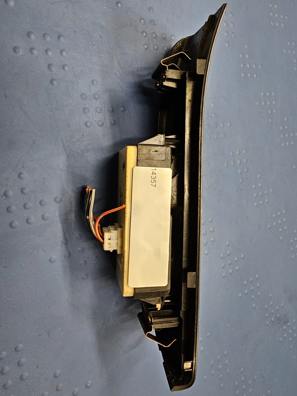 01-04 Isuzu Rodeo FRONT Right Passenger Power Window Lock Switch Assembly Black