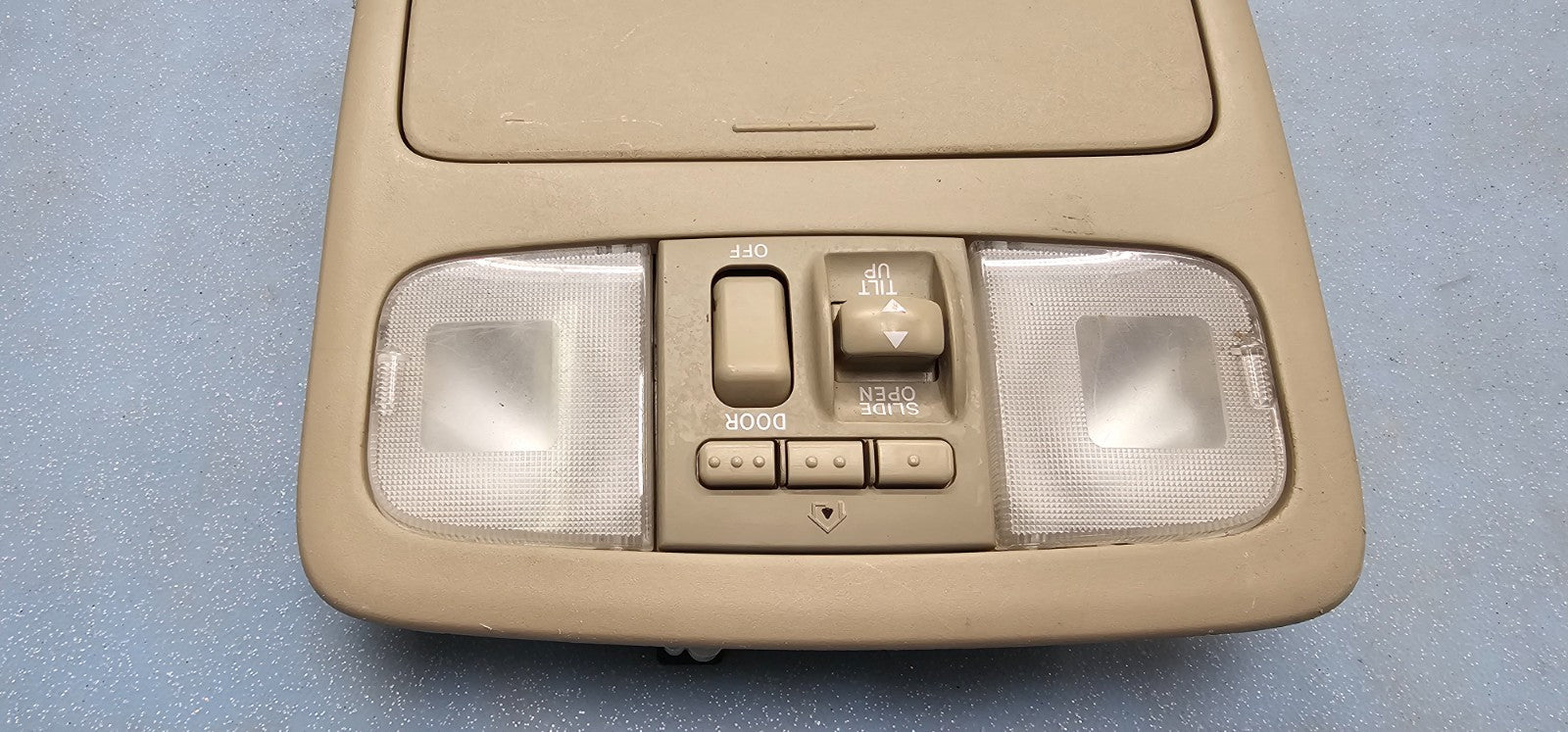 🔥02-07 Land Cruiser Highlander Overhead Console Dome Light Lamp Assembly Tan