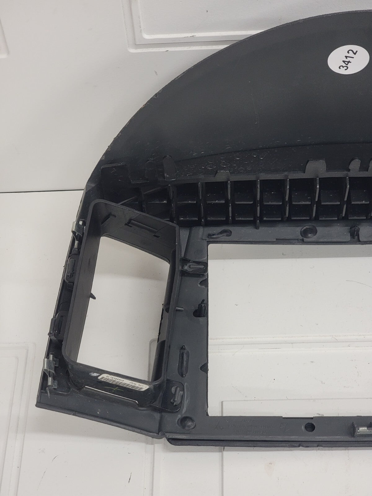 05-07 Jeep Grand Cherokee OEM radio bezel dash trim for navigation GPS Gray B73
