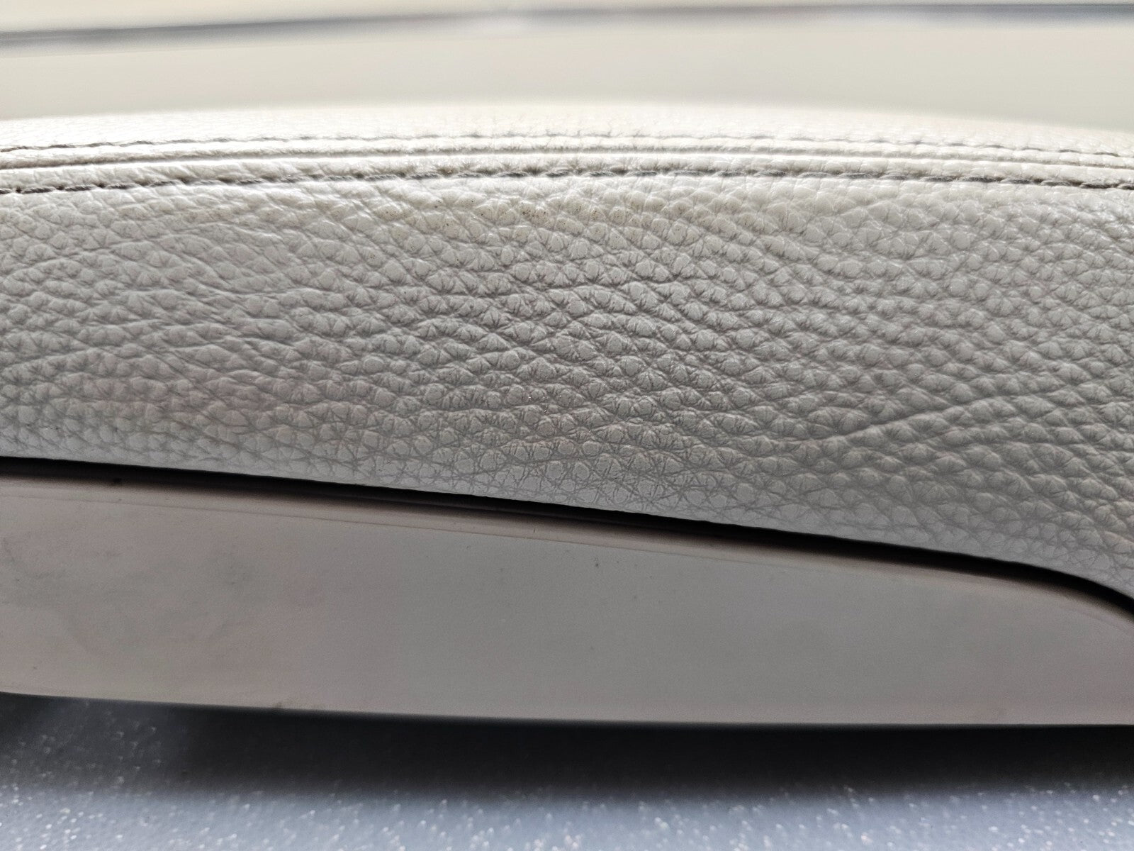 🔥10-14 LEGACY OUTBACK CENTER CONSOLE ARMREST LID COVER TOP PAD ASSEMBLY TAN OEM