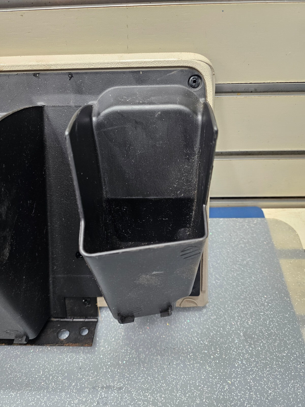 99-06 SILVERADO SIERRA Dash GLOVE BOX Storage Compartment Assembly Light TAN G3