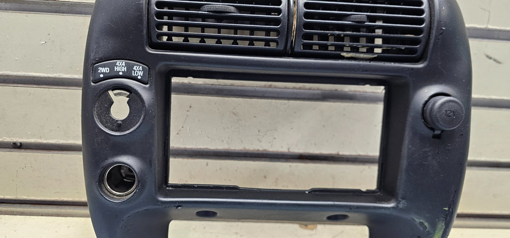 95-10 Ranger Explorer Center Dash Radio Stereo Display Bezel Trim Panel BLACK B2