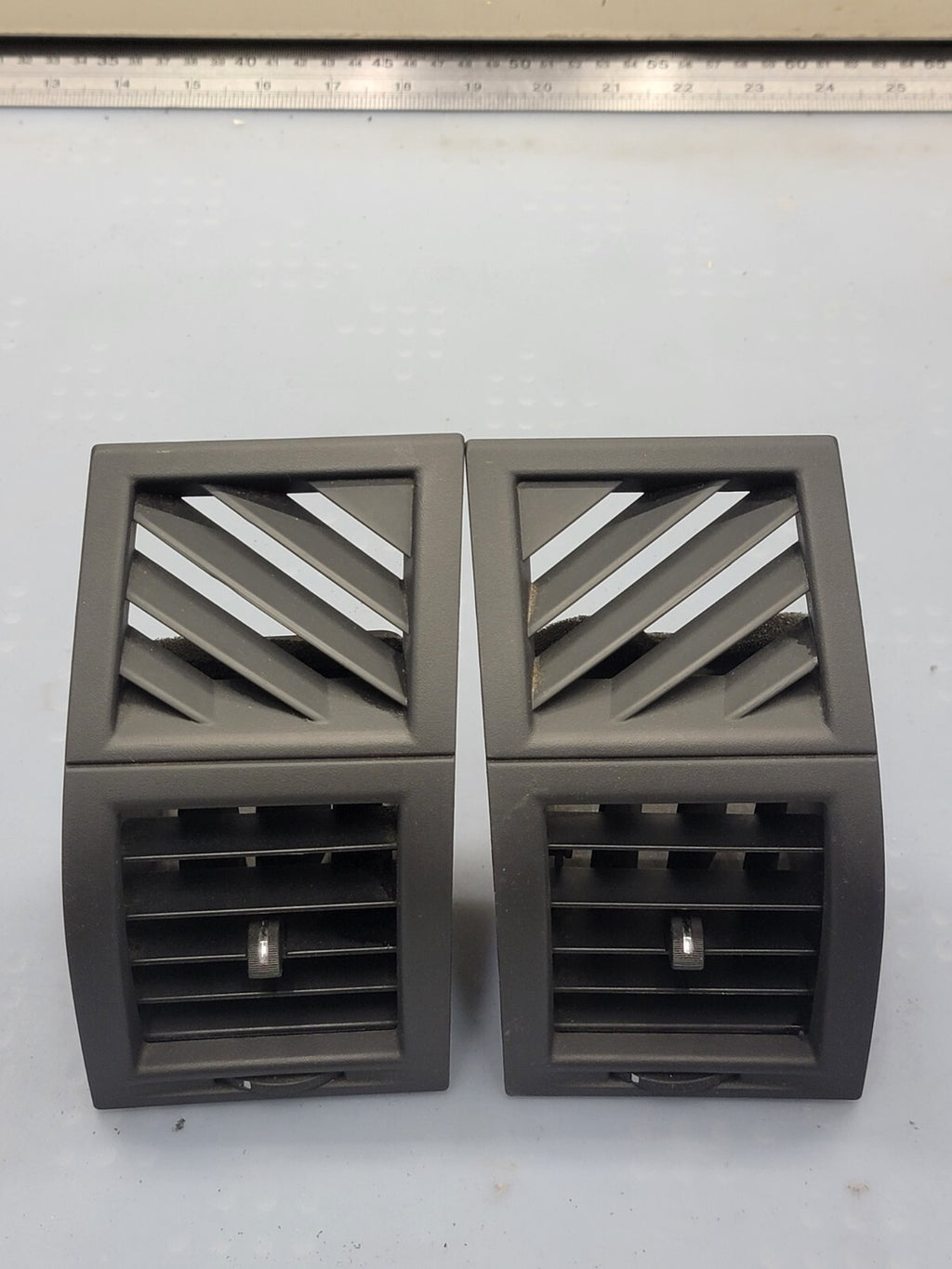 05-10 Chrysler 300 300C Dash A/C Heater AirVent Front LEFT&RIGHT Set BLACK VT42