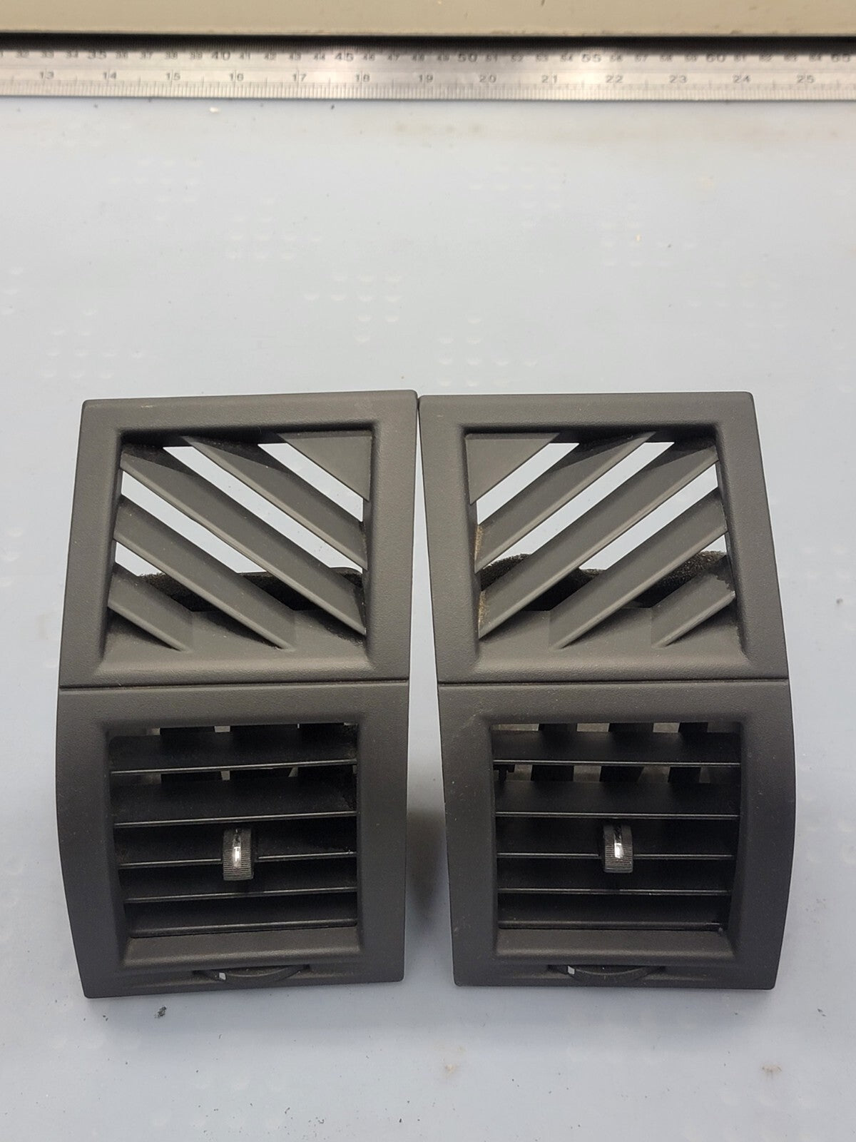 05-10 Chrysler 300 300C Dash A/C Heater AirVent Front LEFT&RIGHT Set BLACK VT42