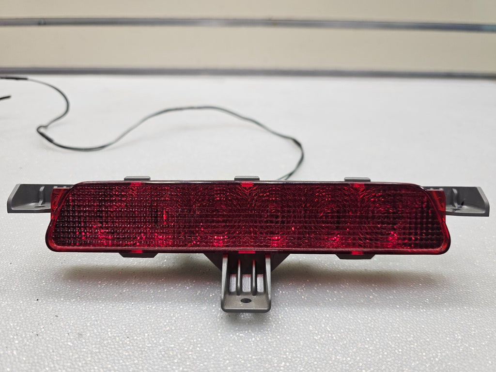 🔥2008-2012 Chevy Malibu Rear High Mount Third Brake Light Lamp Assembly Chrome