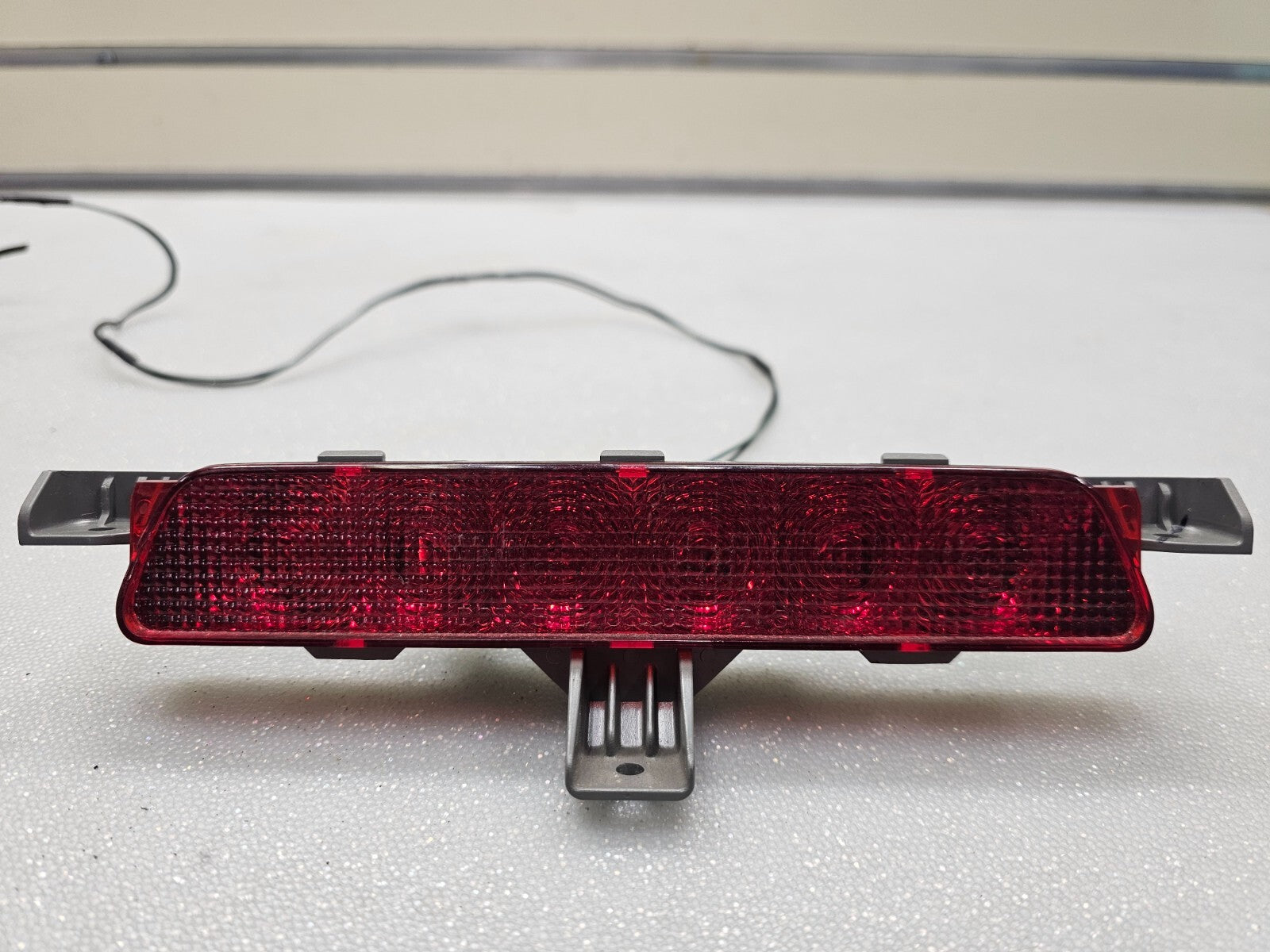 🔥2008-2012 Chevy Malibu Rear High Mount Third Brake Light Lamp Assembly Chrome