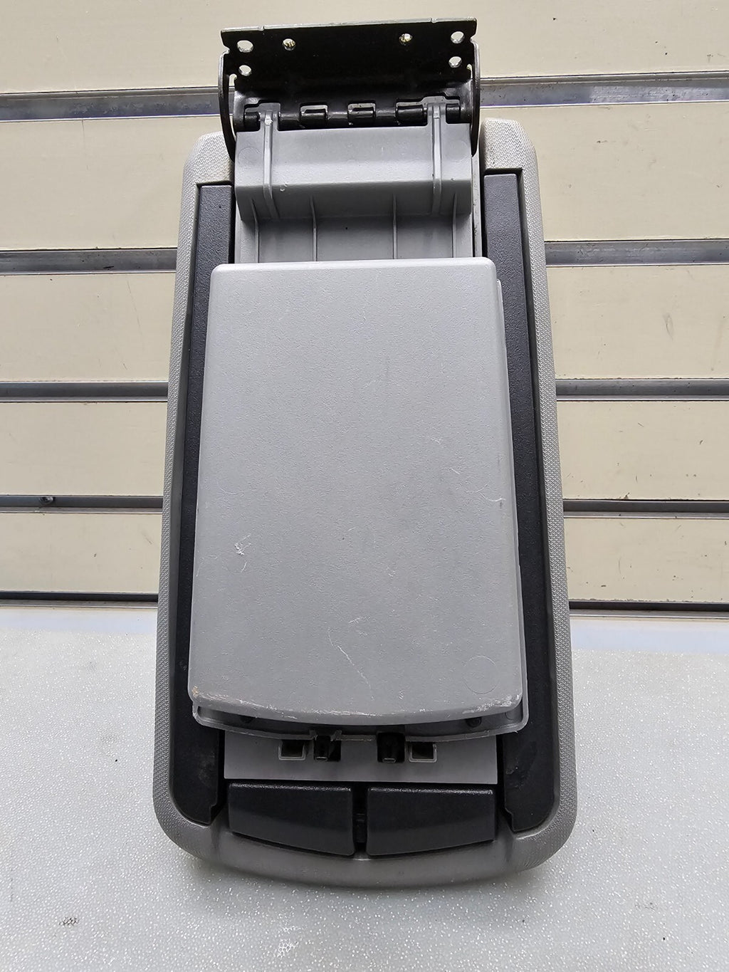 07-10 Chrysler Sebring Center Console Lid Armrest Storage Assembly Top Gray OEM