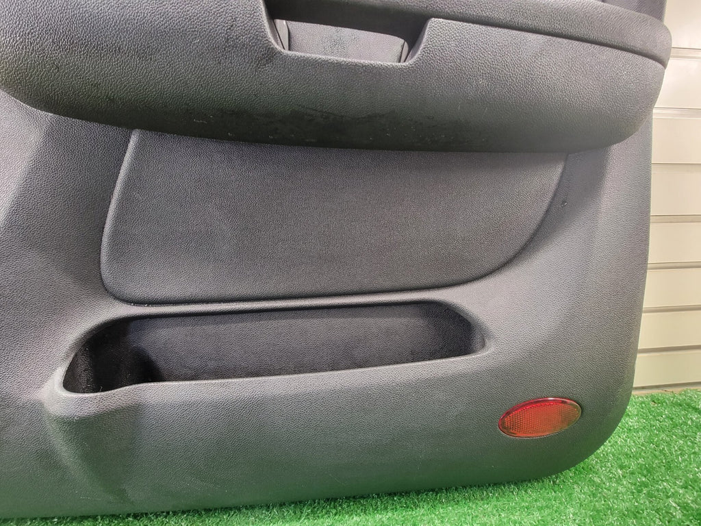 🔥07-09 Chevy Suburban Tahoe Yukon Front Door Trim Panel RIGHT PASSENGER GRAYD15