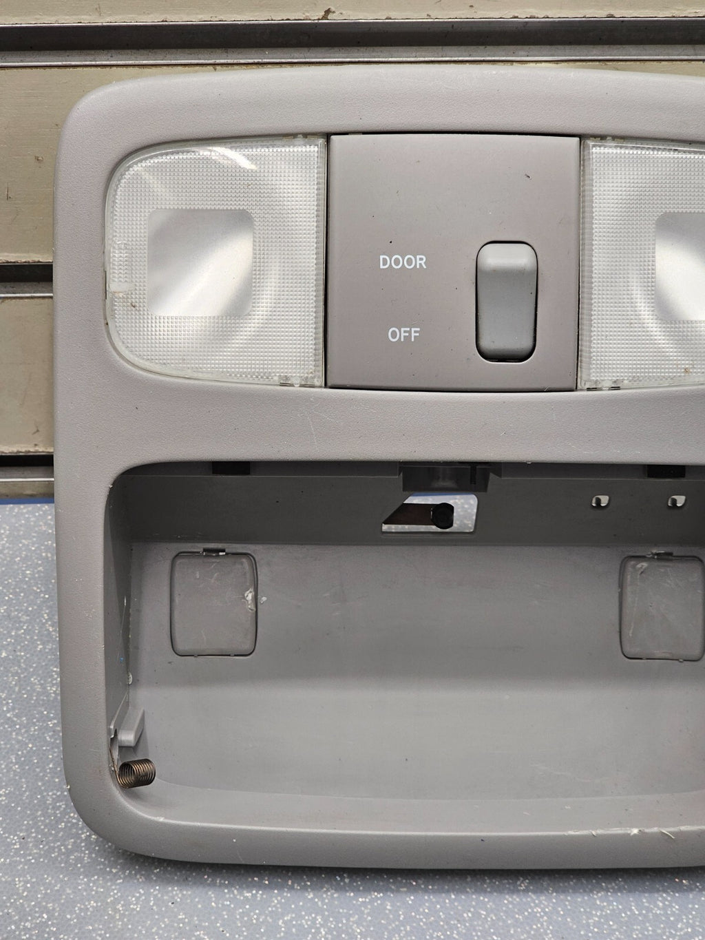 🔥04-07 Toyota Highlander Overhead Console Dome Light Lamp Storage Assembly GRAY
