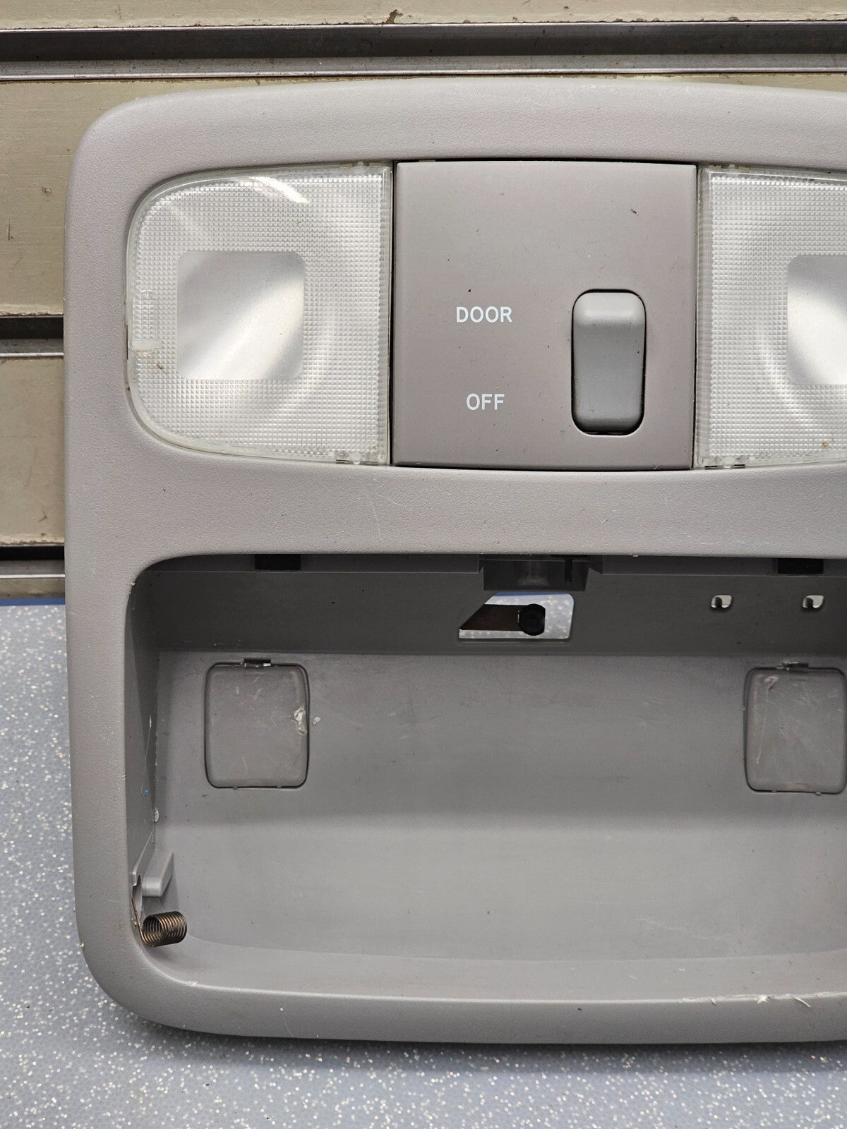 🔥04-07 Toyota Highlander Overhead Console Dome Light Lamp Storage Assembly GRAY