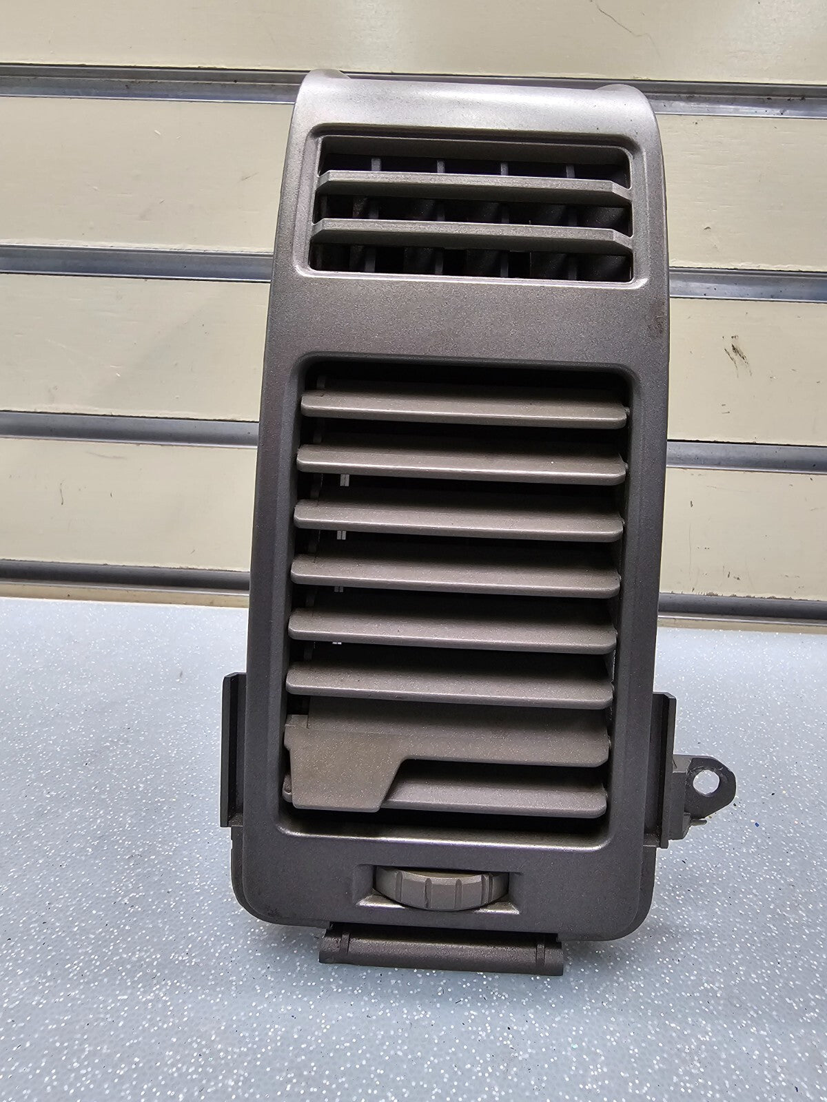 05-15 NISSAN TITAN ARMADA QX56 DASH FRONT CENTER RIGHT AIR VENT HEATER TRIM GRAY