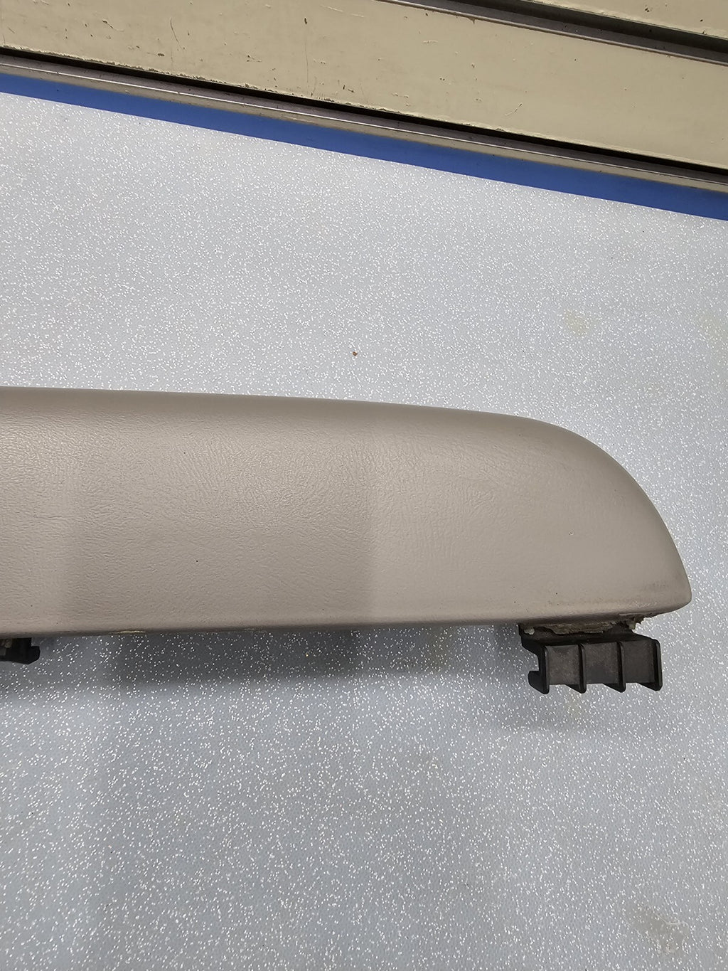 🔥99-06 Silverado SIERRA TAHOE Door Panel ARMREST Rear LEFT Handle LIGHT GRAY H3
