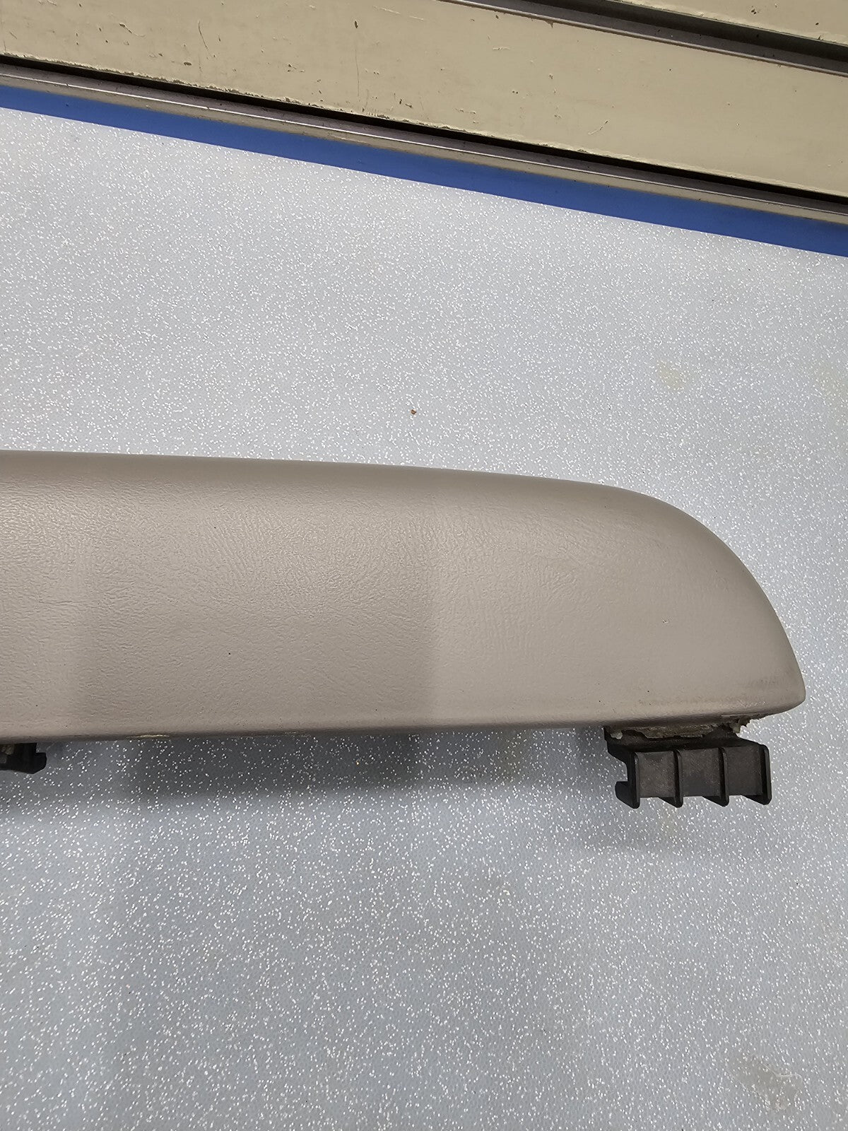 🔥99-06 Silverado SIERRA TAHOE Door Panel ARMREST Rear LEFT Handle LIGHT GRAY H3