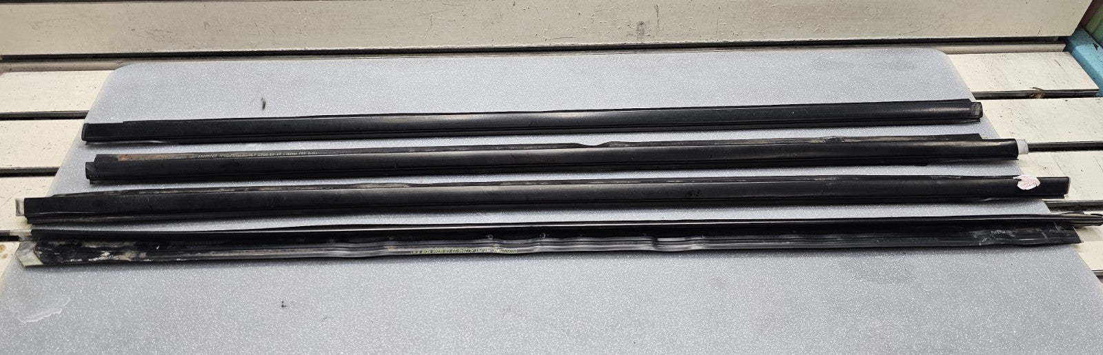 🔥03-07 SATURN ION 4-DOOR OUTSIDE WINDOW BELT TRIM MOLDINGS OEM GM