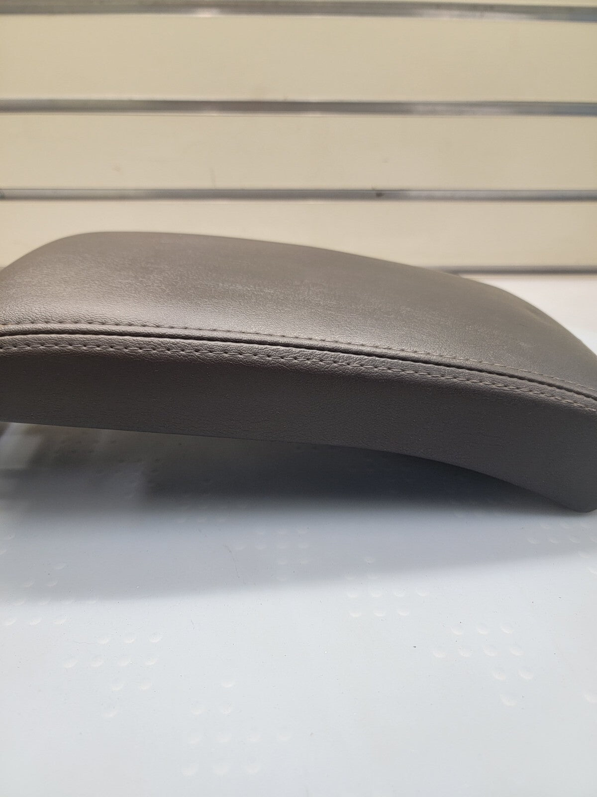 🔥08-12 Chevy Malibu FRONT CONSOLE LID ARMREST ASSEMBLY SLIDING STORAGE BLACK