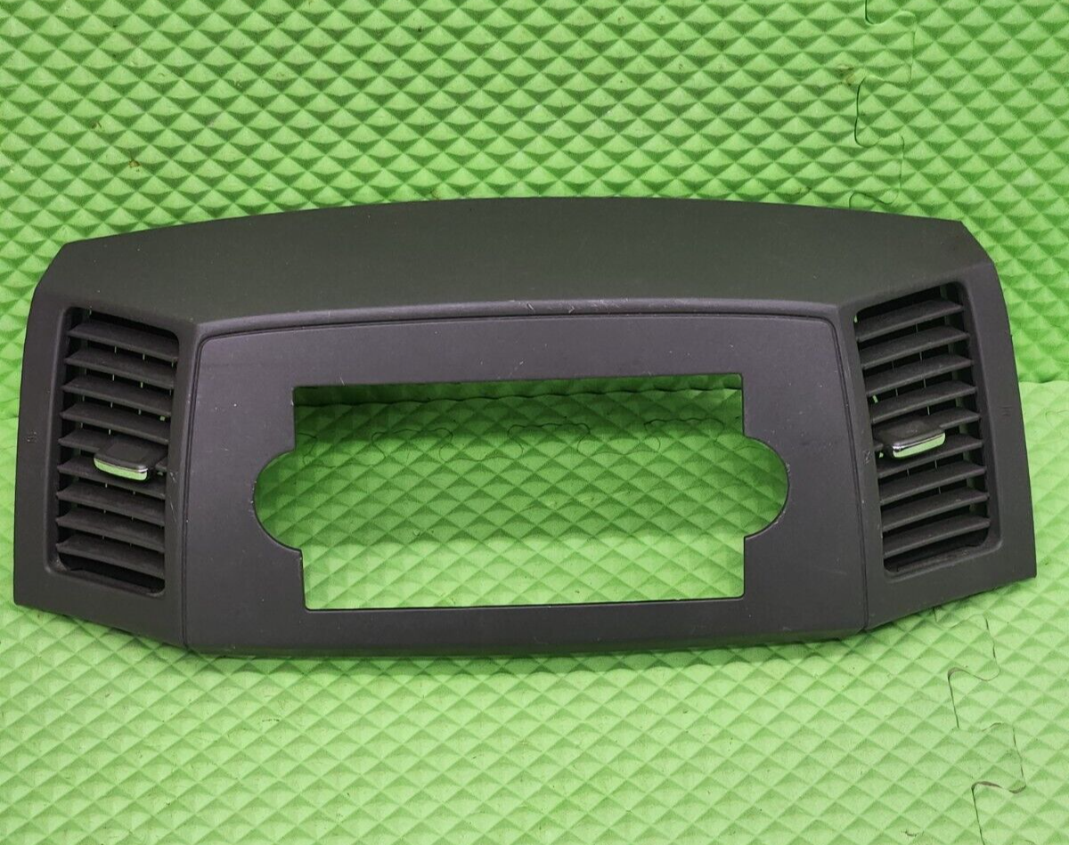 🔥2005-2007 Jeep Grand Cherokee RADIO TRIM BEZEL W VENTS Dark Gray B30