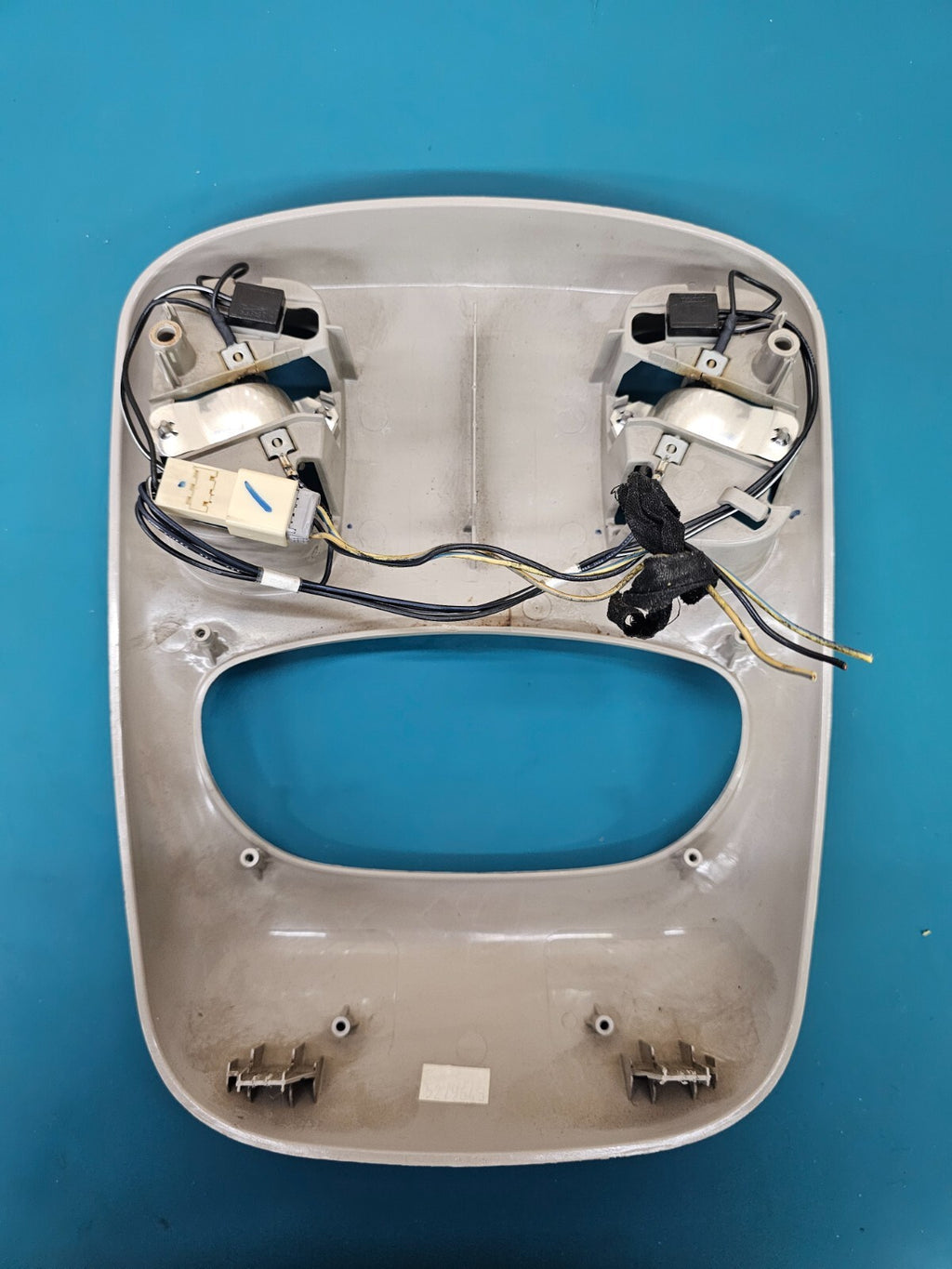 02-05 Dodge RAM Overhead Console DOME Light Roof Storage Compartment LT GRAY 05