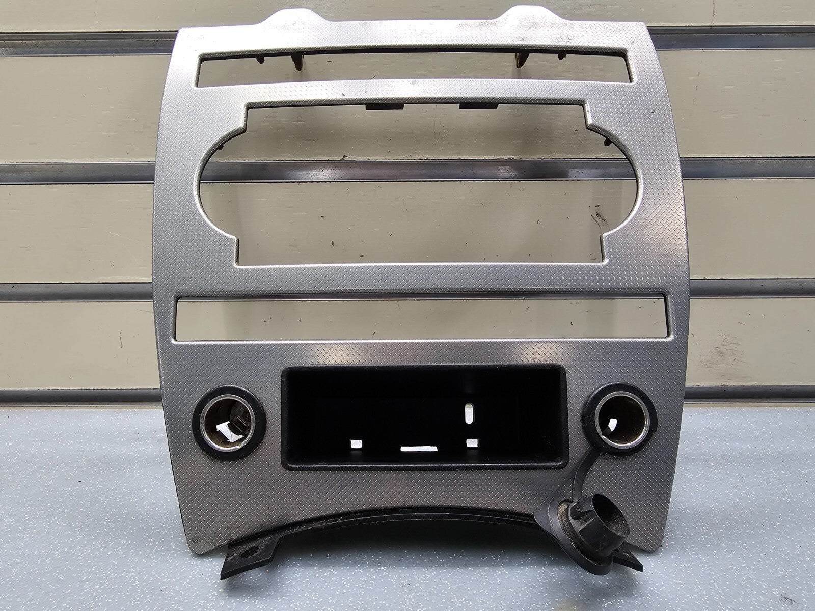 🔥05-07 JEEP GRAND CHEROKEE DASH PANEL RADIO SURROUND TRIM BEZEL Silver OEM B70