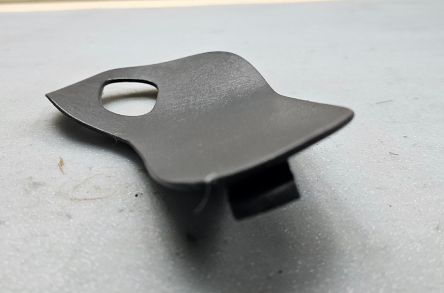 03-06 SILVERADO SIERRA TAHOE LEFT FRONT INTERIOR DOOR PANEL HANDLE COVER PEWTER