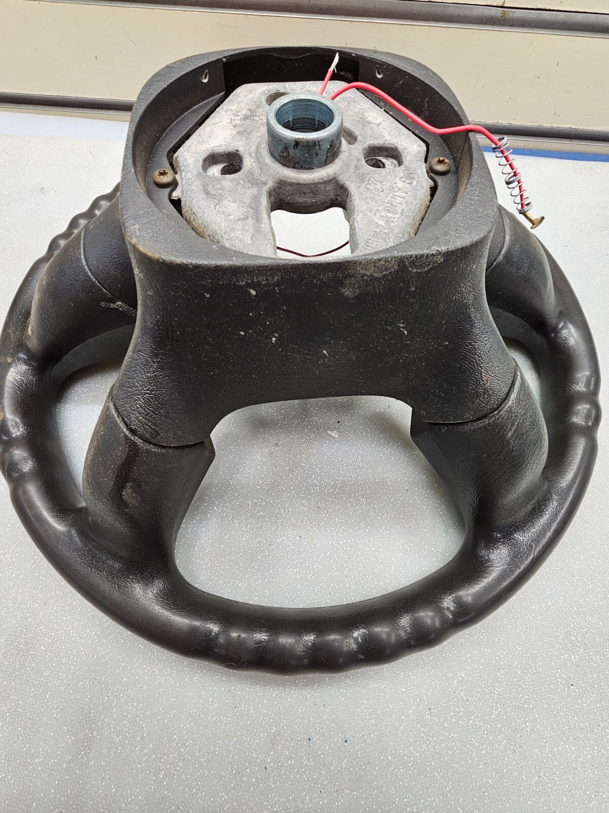 03-06 Chevrolet Tahoe Suburban Yukon Escalade Steering Wheel Column BLACK OEM