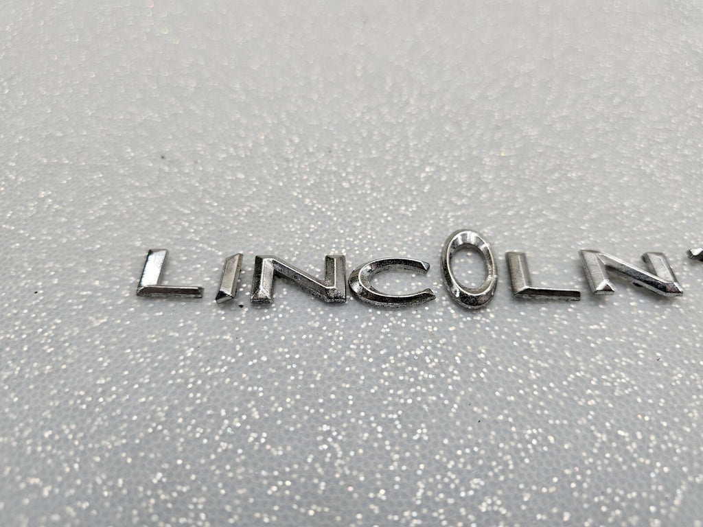 🔥03-11 LINCOLN TOWN CAR GATE LID EMBLEM BADGE SYMBOL LETTERS NAME PLATE SCRIPT