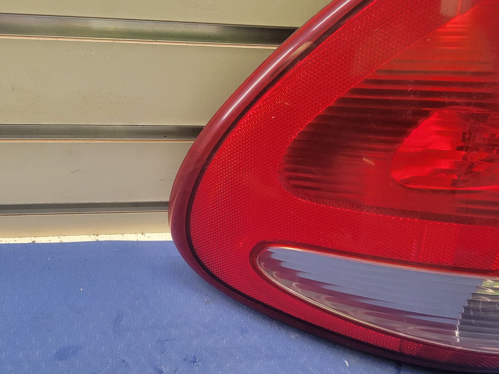 🔥2004-2007 Dodge Caravan RIGHT Tail Light Fits  OEM