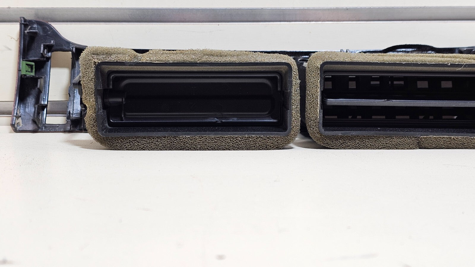 🔥07-13 Suburban TAHOE YUKON Dash Radio Bezel Trim RIGHT Panel w/ Vent WOOD B36