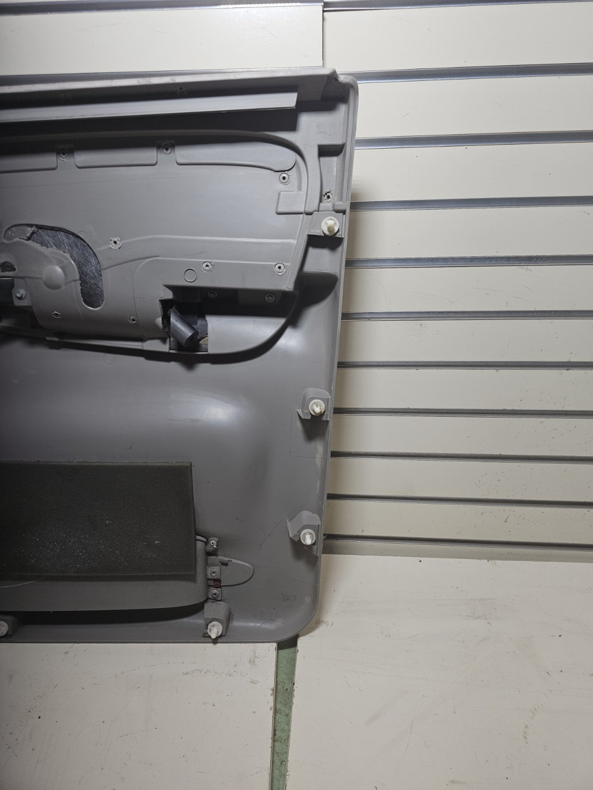 🔥02-09 CHEVY TRAILBLAZER Door Panel  Front LEFT Driver Arm Rest LIGHT GRAY D8