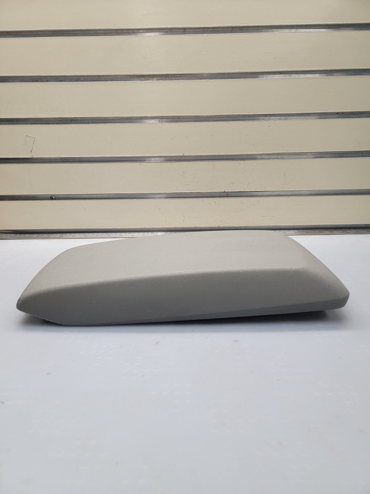 05-07 Chrysler 300 Dodge CHARGER Center Console ARMREST Lid Cover LIGHT GRAY L28