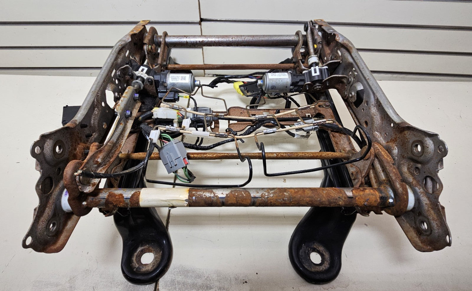 🔥09-19 Dodge Ram Left Driver Lower Front Power Seat Adjusting Track Frame Motor