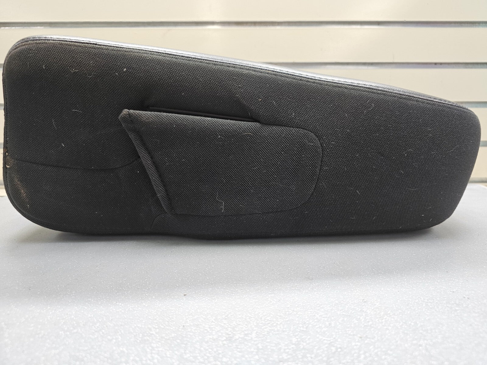 07-13 SILVERADO SIERRA Center Console JUMP SEAT ARM REST Leather/Cloth Black JS5