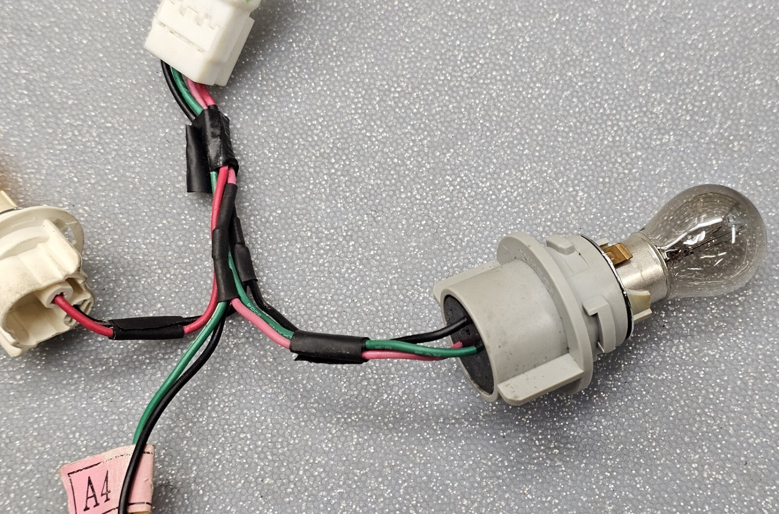 🔥2006 - 2008 HYUNDAI SONATA TAIL LIGHT BULB SOCKET HARNESS K1888