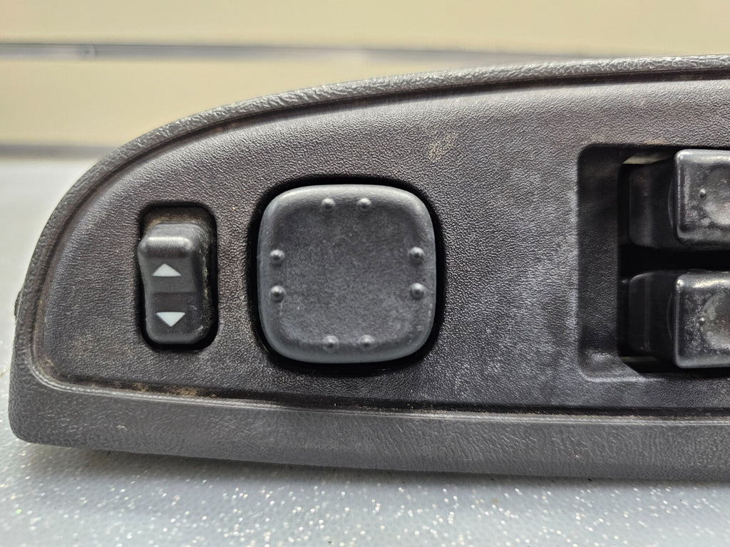 03-06 Silverado Sierra Power Front Driver Window Control Switch Assembly WS4
