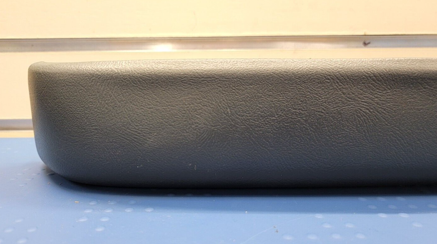 99-02 Chevrolet GMC Silverado Tahoe Front Right Door Armrest Handle graphite H1