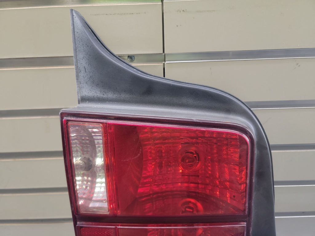 05-09 Ford Escape Right Hand driver Side Rear Tail Light Lamp Genuine OEM